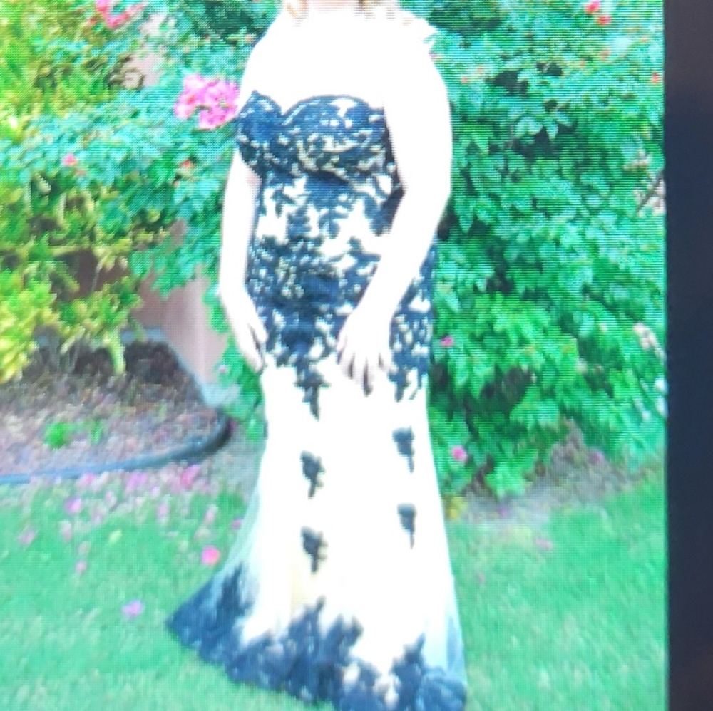GLS WOMENS FORMAL GOWN SIZE XL